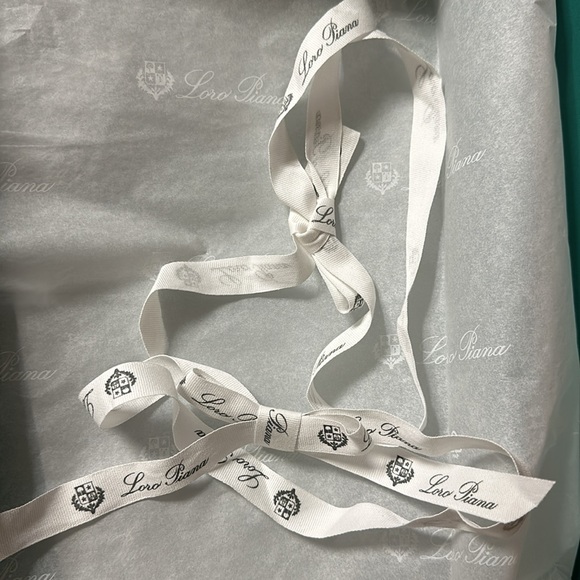 Loro piana 2 empty boxes , different sizes box 1 15by 10 inches. - Picture 11 of 12